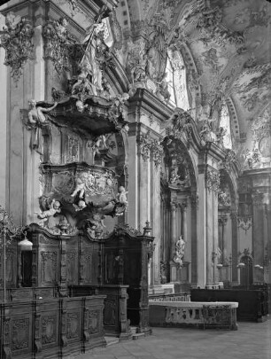 Kanzel mit Skulpturengruppe, der heilige Bernhard stürzt die Albigenser