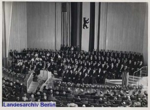 Freie Universität Berlin; Einweihung und Übergabe des "Henry-Ford-Baues" (Auditorium Maximum, Bibliothek und neue Hörsäle) an die Freie Universität Berlin; Boltzmannstraße (Zehlendorf)