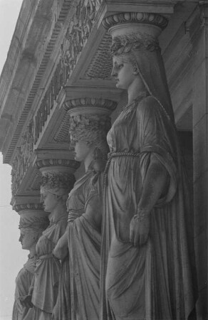Vier Karyatiden