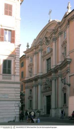 Santissima Trinità degli Spagnoli, Fassade