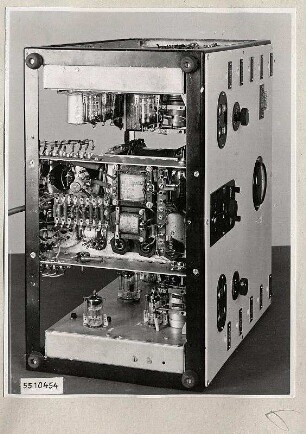 Fernsehprüfsender Taktgeber von unten, Foto 1955