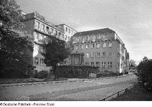 Logierhaus mit Brunnenpavillon : Logierhaus mit Brunnenpavillon (A. 20. Jh.)