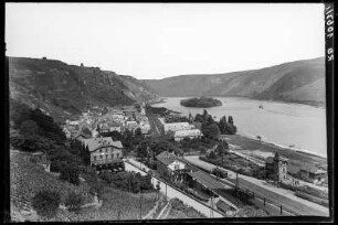Bacharach. Stadtansicht mit Hotel Herbrecht