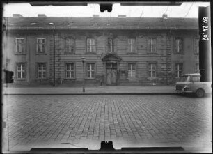 Potsdam, Hegelallee 33. Wohnhaus (2. H. 18. Jh.). Straßenfront (Teilansicht)