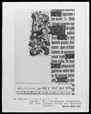 Liber horarum — Kleine Initiale B mit Bordürenfortsatz, darin Figur, Folio 104verso