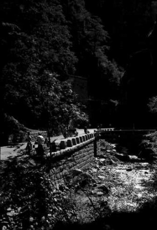 Höllental: Höllentalstraße am Hirschsprung; von Westen