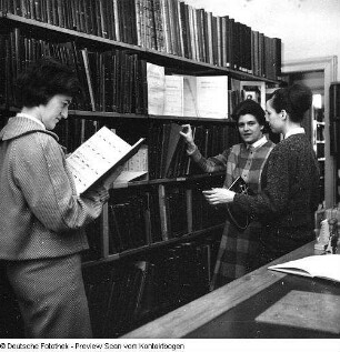 Bibliotheken und Büchereien und Buchläden