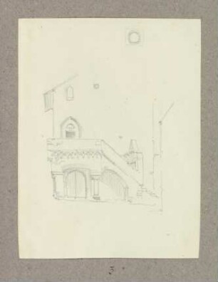 Partie einer Hausfassade mit Treppenabgang
