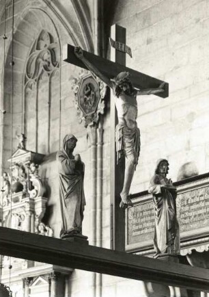 Kreuzigungsgruppe : Kamenz. Stadtkirche Sankt Marien. Kreuzigungsgruppe. Holz, farbig gefaßt; lebensgroß, Kruzifix (Anfang 15. Jahrhundert), Seitenfiguren (um 1500)