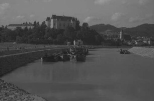 Grein: Schloss mit Donauhafen