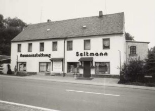 Markersbach (Kreis Schwarzenberg), Wohnhaus mit Läden und Wirtschaftsanbau, Annaberger Straße 109, Straßenansicht