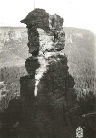 Böhmische Schweiz, Eiland (Ostrov). Obelisk. Seilschaft Schleiß im Ausstiegsriß des Alten Weges (III)