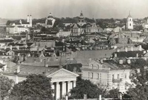 Vilnius. Stadtansicht von West (von einem Haus der Theaterstraße)
