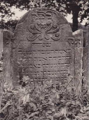 bei Landau, Judenfriedhof. Grabstein