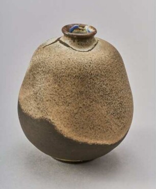 Kugelige Vase mit Glasur