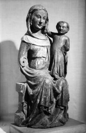 Lörrach: Museum; Sitzmadonna aus Neudingen, 2. Hälfte des 14. Jahrhunderts