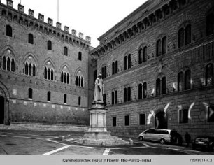 Piazza Salimbeni, Siena