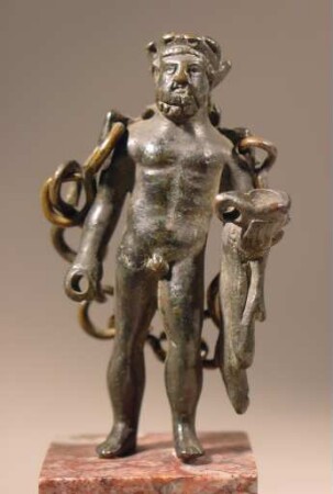 Römische Statuette des Hercules mit Trinkgefäβ und Kette