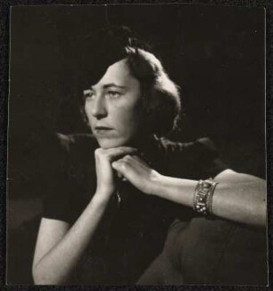 Ursula von Kardorff, 1942 : Bildnis der Schriftstellerin Ursula von Kardorff, aus dem Nachlass Martin Raschke