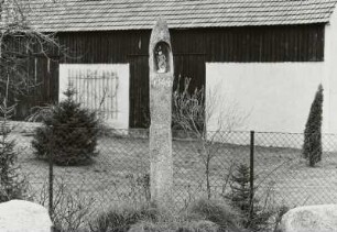 Zschornau-Schiedel, Am Flugplatz, Betsäule