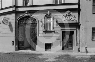 Eingangsportale des Mietshauses Kalēju iela 49 (Schmiedestraße) in Riga