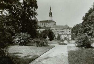 Schloss Weesenstein, Blick vom Park auf das Schloss