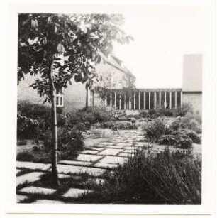 Grünflächen an der Albrecht-Dürer-Schule, Bromberg: Garten und Laubengang