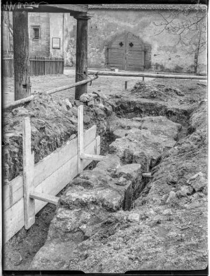 Alte Hofhaltung: Thomaskapelle, Ausgrabungen Westmauer