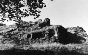 Schmiedeberg-Hennersdorf. Felsenklippen am linken Ufer der Weißeritz nördlich der Lehnmühle