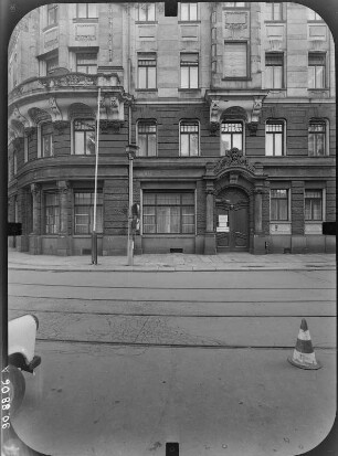 Dresden-Neustadt, Karl-Marx-Platz (Palaisplatz) 2 a/d. Verwaltungsgebäude (um 1900). Straßenfront (Teilansicht)