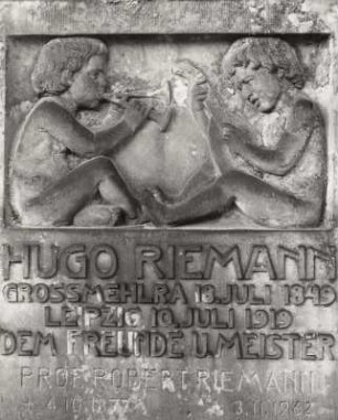 Grabmal für Musikwissenschaftler Hugo Riemann (gest. 1919)