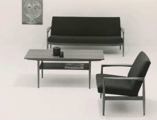 Sessel "Mod. 502 / 45", Bank "Mod. 502 / 7" und Tisch "Mod. 662 / 03" von Michael Bayer und Gustav Herkströter