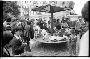 Kleinbildnegativ: Chamissoplatz-Fest, Sanierungsausstellung, 1977