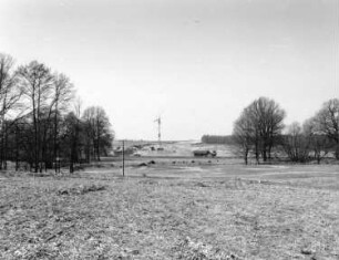 Oberlausitz. Landschaftsschutzgebiet Königshainer Berge. Bau des Tunnels Königshainer Berge der Bundesautobahn 4 (1996/1999). Blick zur Baustelle