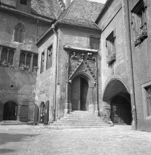 Altes Rathaus — Portal