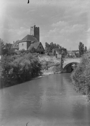 Lauffen am Neckar : Lauffen am Neckar. Blick zur Alten Neckarbrücke und dem Rathaus auf der Rathausinsel