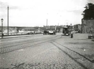 Dresden. Terrassenufer. Blick nach der Königin-Carola-Brücke (Carolabrücke) nach Osten