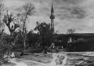 In Tirana : Blick auf Gebäude und die Moschee von Tirana