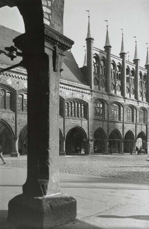 Lübeck. Rathaus, Marktseite mit Langhaus und Kriegsstube
