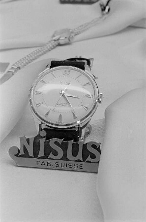 Messestand mit Armbanduhren des schweizer Herstellers Nisus