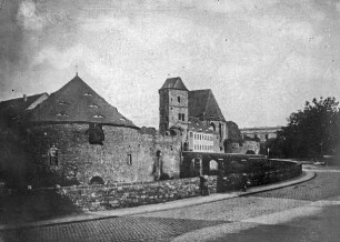 Halle (Saale), Moritzburg, von Südosten, mit Bastion, Torturm und Kapelle St. Maria Magdalena; Torturm vor dem Umbau 1911/1912