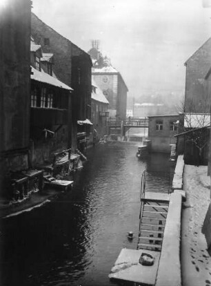 Amberg. Häuser an der Vils. Ansicht mit Wehr und Holzbrücke