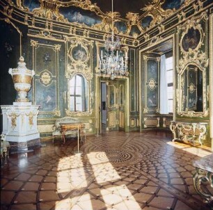 Würzburger Residenz. Blick in das Grünlackierte Zimmer (Raum 21)