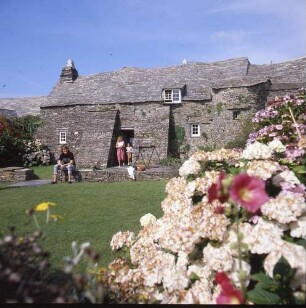 Großbritannien. Tintagel. Alte Post (jetzt Museum). Gartenansicht