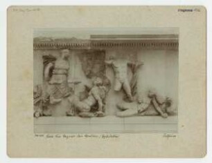 Pergamonaltar, Ostfries - Ausschnitt: Leto und Apollon