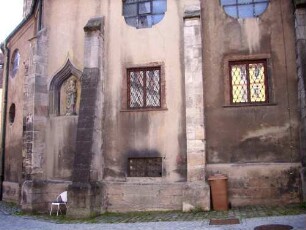 Stadtkirche-Chor von Norden mit Strebepfeilern und veränderten Fenstern