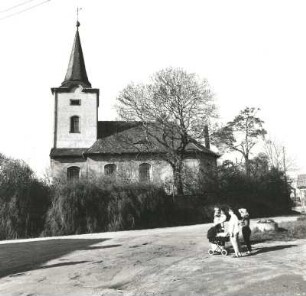 Dreiskau-Muckern. Dorfkirche Dreiskau (1740/1741). Ansicht von Süden