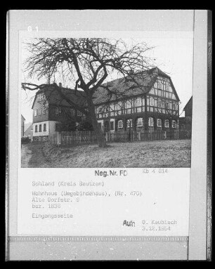 Sohland an der Spree, Alte Dorfstraße 9. Dreiseithof. Wohnhaus ((Umgebindehaus, ehemals Nummer 470); bezeichnet 1836). Hofansicht (Eingangsseite)