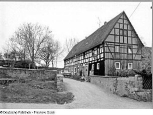 Klipphausen-Scharfenberg (ehem. Naustadt Nr. 34). Wohnstallhaus (bez. 1842) eines Bauernhofes
