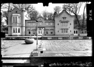 Potsdam-Babelsberg, Park Babelsberg. Kleines Schloß (Umbau 1841-1842; E. Gebhardt). Eingangsfront von Nordwest